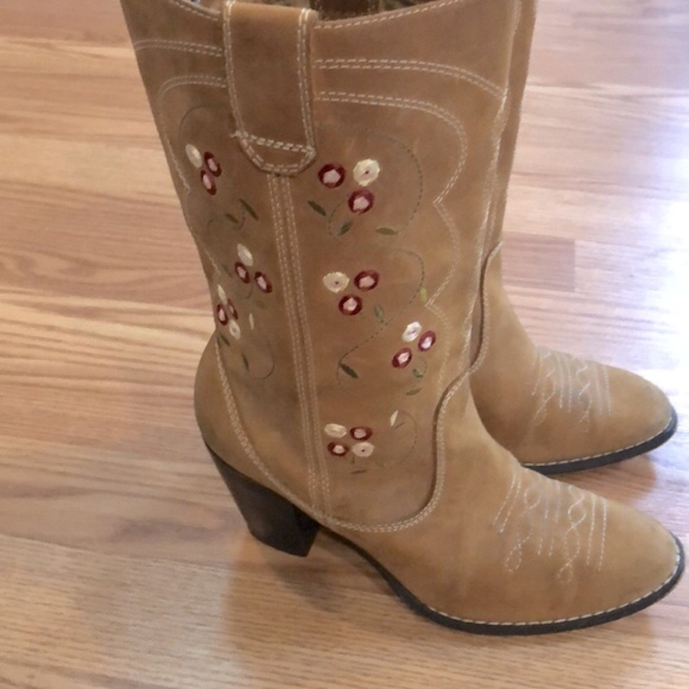 SEYCHELLES SUEDE LEATHER FLORAL EMBROIDERED WESTERN BOOTS TAN SIZE 7.5 - Picture 5 of 12